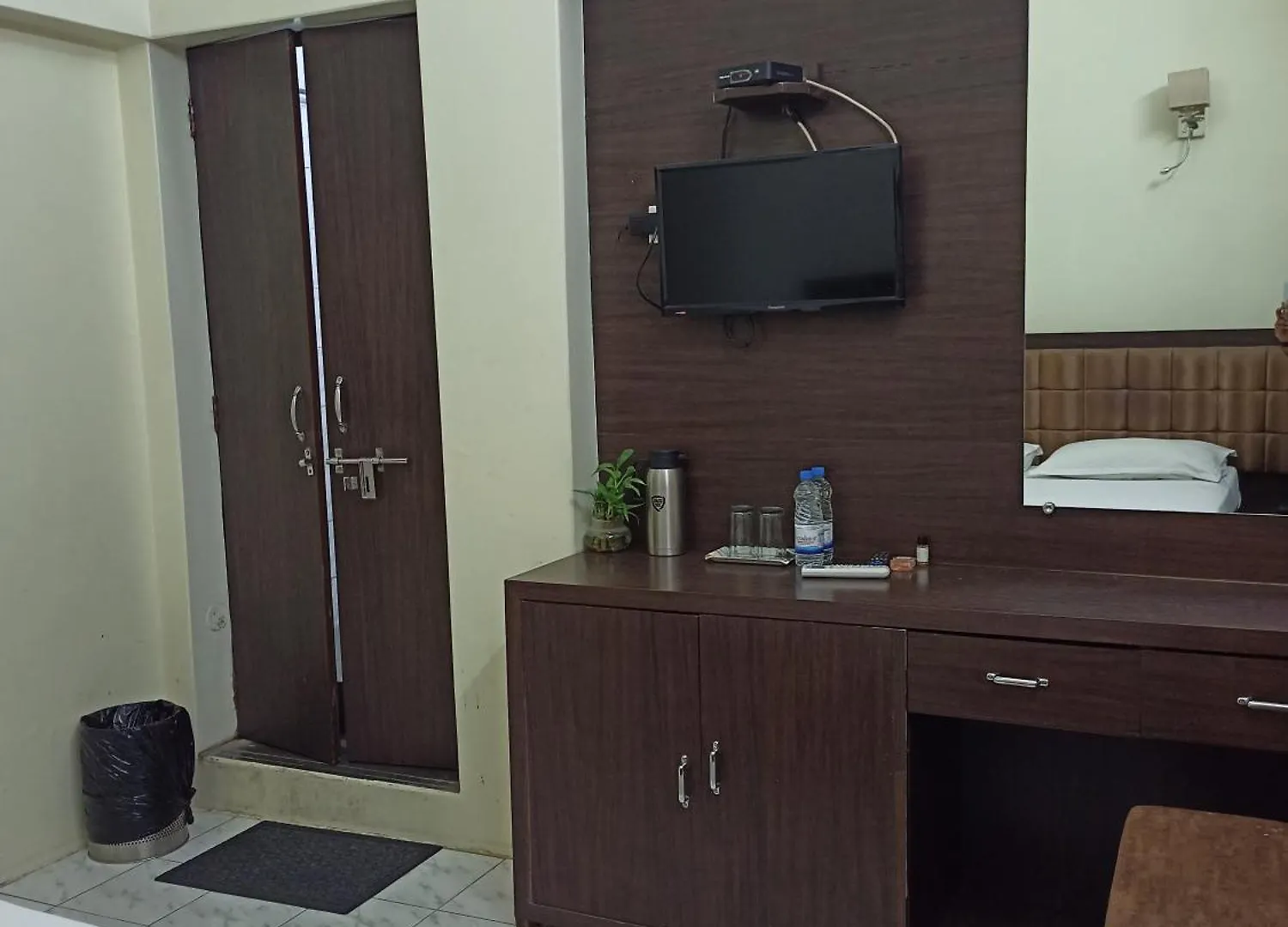 ***  Hotel Alka Varanasi Índia